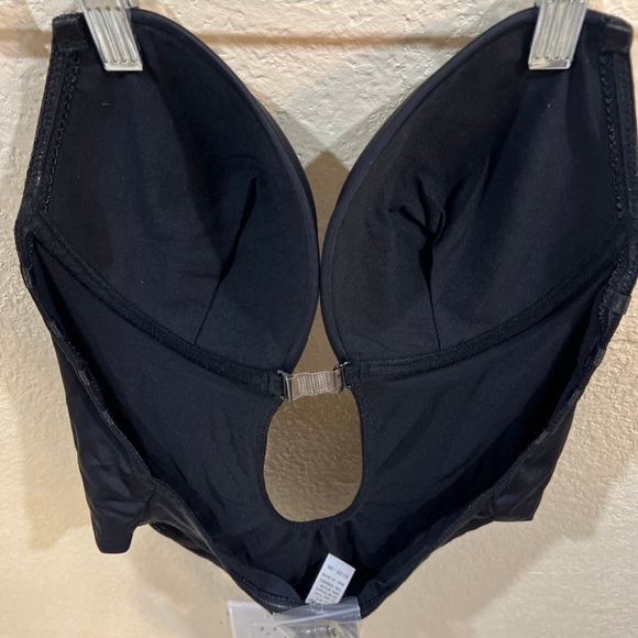 Plunge bodyshaper bra with detachable straps NWOT. - Picture 5 of 6